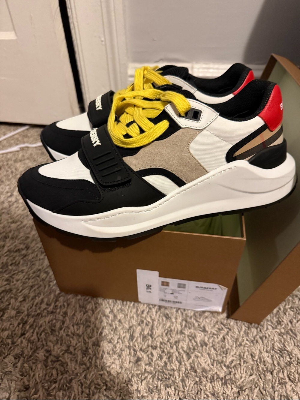 Burberry Sneakers (unisex) - Picture 3 of 8